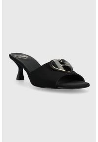 Love Moschino klapki damskie kolor czarny na szpilce JA28335G0GIM0000. Kolor: czarny. Materiał: skóra, guma. Obcas: na szpilce. Wysokość obcasa: średni #4