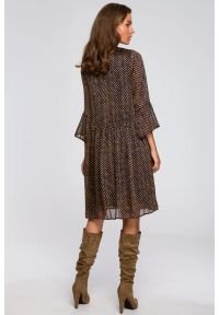 Stylove - Sukienka rozkloszowana szyfonowa w groszki dekolt V granat. Okazja: na randkę. Kolor: niebieski. Materiał: szyfon. Wzór: grochy. Typ sukienki: oversize. Styl: wizytowy #2