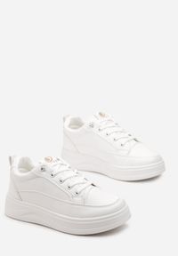 Born2be - Białe Sneakersy na Platformie z Gumową Zawieszką Usalla. Kolor: biały. Materiał: guma. Obcas: na platformie #5