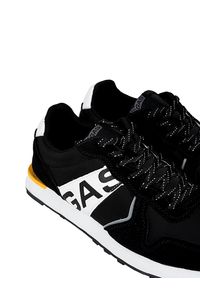 Gas Sneakersy "Parris MIX" | GAM223217 | Parris MIX | Mężczyzna | Czarny. Kolor: czarny. Materiał: tkanina, skóra ekologiczna. Wzór: aplikacja #5