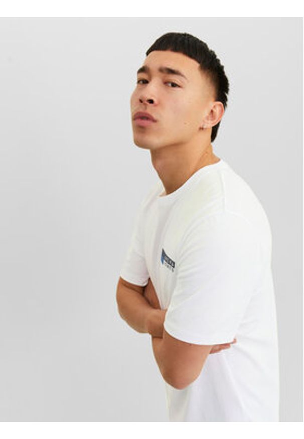 Jack & Jones T-Shirt Corp 12233999 Biały Standard Fit. Kolor: biały. Materiał: bawełna