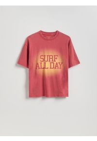 Reserved - Bawełniany t-shirt z nadrukiem - fioletowy. Kolor: fioletowy. Materiał: bawełna. Wzór: nadruk #1