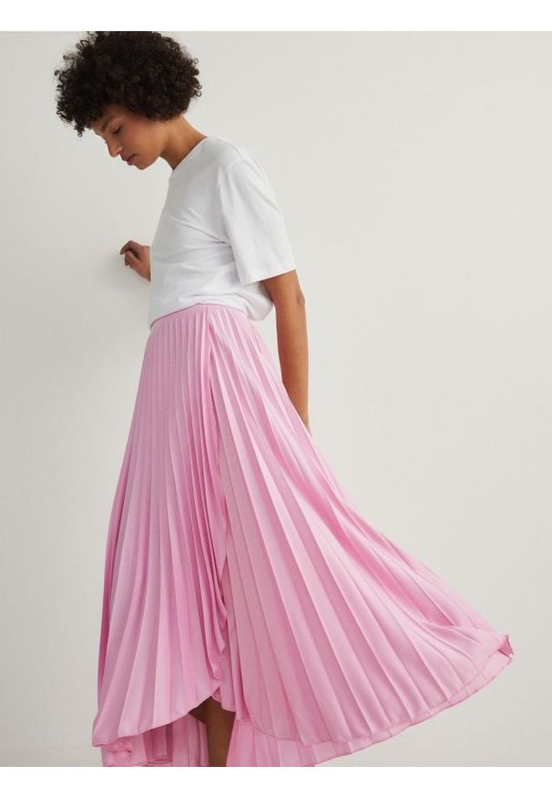 Reserved - Plisowana spódnica midi - pastelowy róż. Kolor: różowy. Materiał: dzianina
