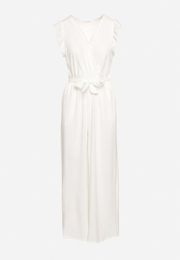 Born2be - Biały Taliowany Kombinezon Koktajlowy z Paskiem w Talii i Falbanami przy Ramionach Vimarine. Okazja: na imprezę. Kolor: biały. Materiał: jeans. Styl: wizytowy