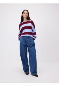 Reserved - Sweter w paski - jasnoniebieski. Kolor: niebieski. Materiał: dzianina. Wzór: paski