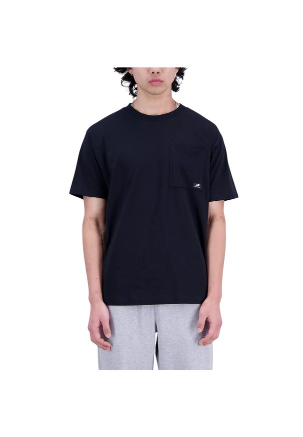 New Balance - T-shirt Essentials Reimagined Rozmiar S Czarny - MT31542BK. Kolor: czarny. Materiał: dzianina, bawełna. Długość rękawa: krótki rękaw. Długość: krótkie. Sport: fitness