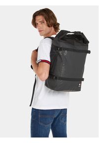 Tommy Jeans Plecak Tjm Daily + Rolltop Backpack AM0AM12120 Czarny. Kolor: czarny. Materiał: skóra