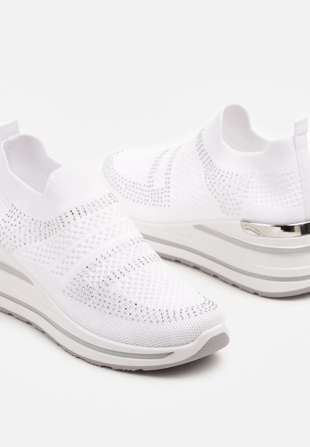 Born2be - Białe Wsuwane Sneakersy Siateczkowe na Koturnie Rivreia. Okazja: na co dzień. Zapięcie: bez zapięcia. Kolor: biały. Materiał: jeans, materiał. Obcas: na koturnie