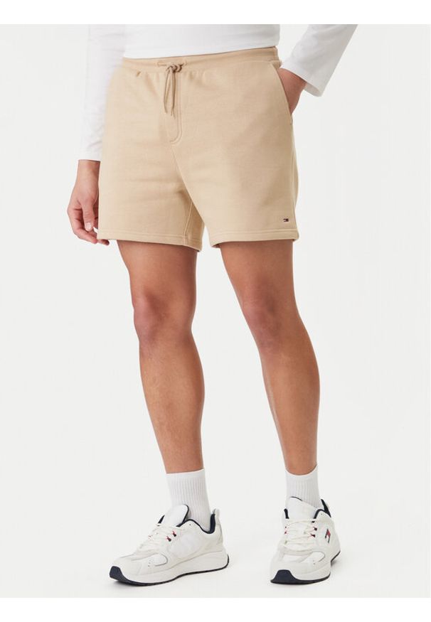Tommy Jeans Szorty sportowe DM0DM21931 Beżowy Regular Fit. Kolor: beżowy. Materiał: bawełna. Styl: sportowy