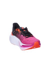 Damskie buty do biegania Under Armour Infinite Elite. Kolor: czarny, pomarańczowy, wielokolorowy. Materiał: syntetyk, materiał. Szerokość cholewki: normalna. Sport: bieganie