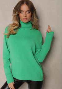 Renee - Zielony Pudełkowy Golf z Wiskozą Ozdobiony Guzikami przy Rękawach Tiarose. Okazja: na co dzień. Typ kołnierza: golf. Kolor: zielony. Materiał: wiskoza. Wzór: aplikacja. Styl: elegancki, casual #5