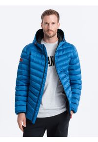 Ombre Clothing - Sportowa pikowana kurtka męska o satynowym wykończeniu – niebieska V6 - Rozmiar: L. Okazja: na co dzień. Typ kołnierza: kołnierzyk stójkowy. Kolor: niebieski. Materiał: satyna. Długość: długie. Wzór: aplikacja. Styl: sportowy #1