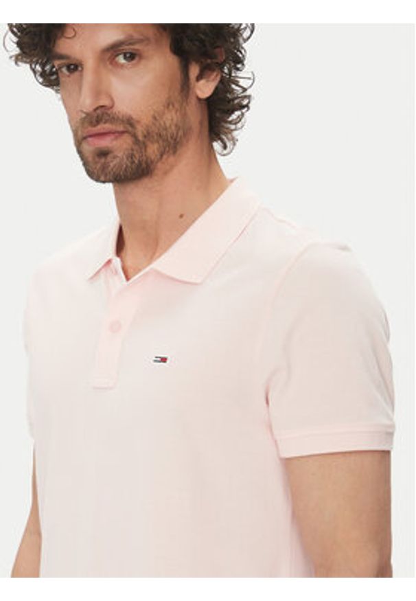 Tommy Jeans Polo DM0DM20676 Różowy Slim Fit. Typ kołnierza: polo. Kolor: różowy. Materiał: bawełna