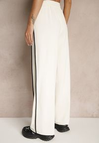 Renee - Jasnobeżowe Szerokie Spodnie Dresowe High Waist Zdobione Lampasami Sopaline. Okazja: na spacer. Stan: podwyższony. Kolor: beżowy. Materiał: dresówka. Wzór: aplikacja. Styl: sportowy, elegancki