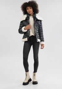 Born2be - Szara Kurtka Jennivien. Typ kołnierza: kołnierzyk stójkowy. Kolor: szary. Materiał: tkanina, futro. Długość: krótkie. Wzór: aplikacja #6