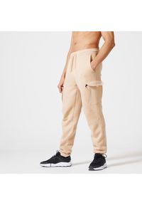 DOMYOS - Pantalon jogging Fitness homme - 520 Beige. Kolor: beżowy. Materiał: włókno, dresówka, bawełna, materiał, poliester. Wzór: ze splotem. Sport: bieganie, joga i pilates, fitness #1