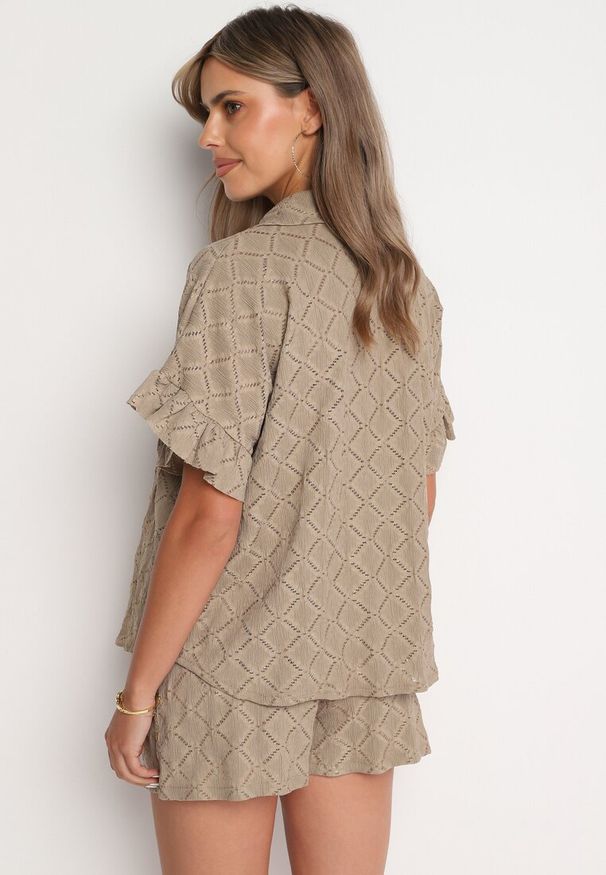 Born2be - Beżowy Komplet Koszula i Krótkie Spodenki Edefia. Kolor: beżowy. Materiał: zamsz. Wzór: aplikacja