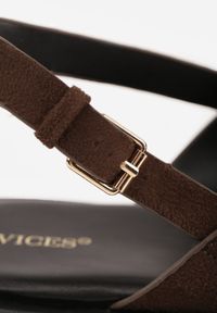 Born2be - Brązowe Sandały Vices w Stylu Japonek Melavella. Okazja: na co dzień. Zapięcie: sprzączka. Kolor: brązowy. Sezon: lato. Styl: casual #4