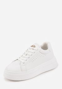Born2be - Białe Sneakersy VICES z Metaliczną Wstawką Perforacją i Gwiazdą Edanatia. Okazja: na co dzień. Kolor: biały. Materiał: jeans. Wzór: aplikacja #8