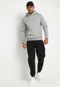 Born2be - Czarne Spodnie Dresowe w Stylu Cargo z Bawełny Niniviea. Okazja: do domu, na co dzień. Kolor: czarny. Materiał: bawełna, dresówka. Styl: casual #5
