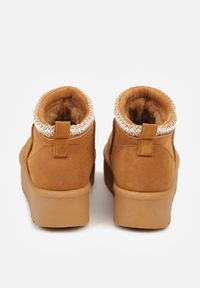 Born2be - Brązowe Śniegowce na Grubej Podeszwie Zdobione Haftem Sewnella. Okazja: na co dzień. Zapięcie: bez zapięcia. Kolor: brązowy. Materiał: jeans. Wzór: aplikacja, haft. Sezon: zima, jesień. Styl: casual #7