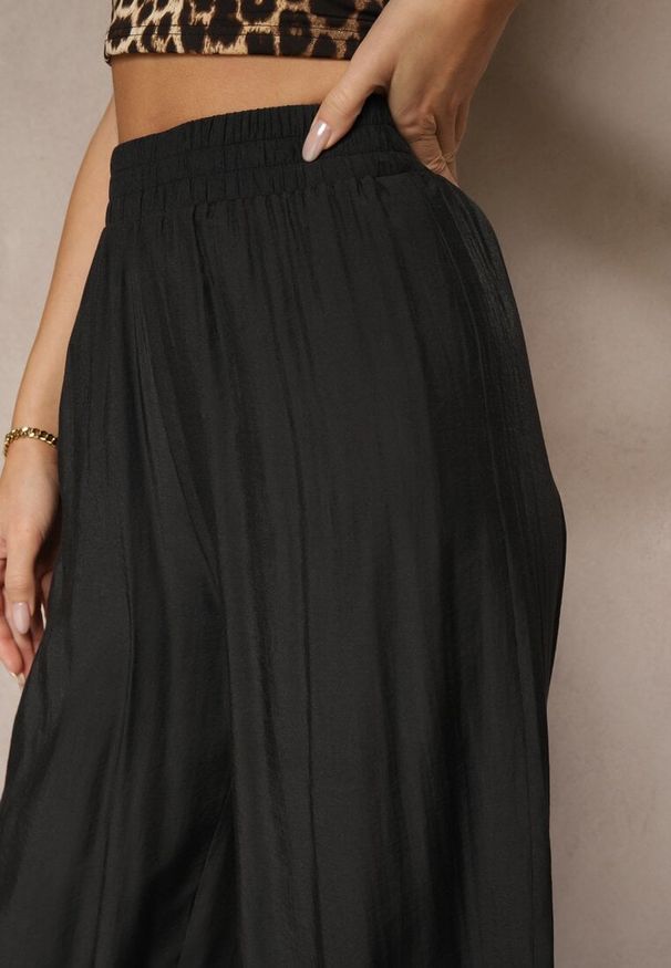 Renee - Czarne Spodnie Palazzo High Waist z Szeroką Nogawką i Gumką w Talii Jenarielis. Okazja: na co dzień. Stan: podwyższony. Kolor: czarny. Styl: casual