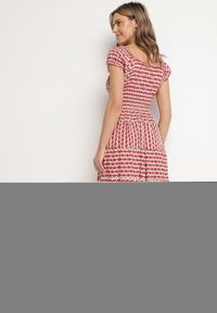 Born2be - Czerwona Sukienka z Bawełny Ozdobiona Guzikami i Bufiastymi Rękawami Ronaria. Okazja: na co dzień. Kolor: czerwony. Materiał: bawełna. Wzór: aplikacja. Sezon: wiosna, lato. Typ sukienki: sportowe. Styl: klasyczny, casual, sportowy #2