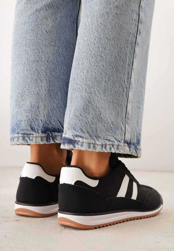 Born2be - Czarne Sneakersy z Geometrycznym Motywem Jannata. Okazja: na co dzień. Kolor: czarny. Materiał: jeans, dresówka. Wzór: geometria