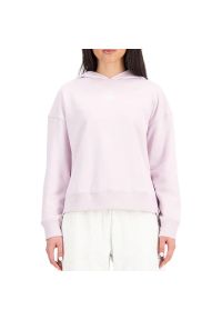 Bluza New Balance WT33512DMY - różowa. Okazja: na co dzień. Typ kołnierza: kaptur. Kolor: różowy. Materiał: bawełna, prążkowany, poliester, materiał. Styl: casual, klasyczny