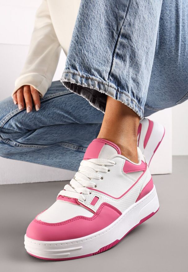 Born2be - Fuksjowo-Białe Sneakersy na Niskiej Platformie z Przeszyciami Ralavia. Kolor: różowy. Obcas: na platformie