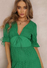 Renee - Zielona Sukienka Evonia. Kolor: zielony. Wzór: aplikacja, haft. Typ sukienki: rozkloszowane. Styl: boho. Długość: midi #3