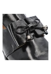 Czarne Półbuty Armodo Lakierowane Stylowe Obuwie Damskie. Okazja: do pracy. Kolor: czarny. Materiał: lakier. Wzór: geometria. Obcas: na obcasie. Styl: elegancki. Wysokość obcasa: średni #3