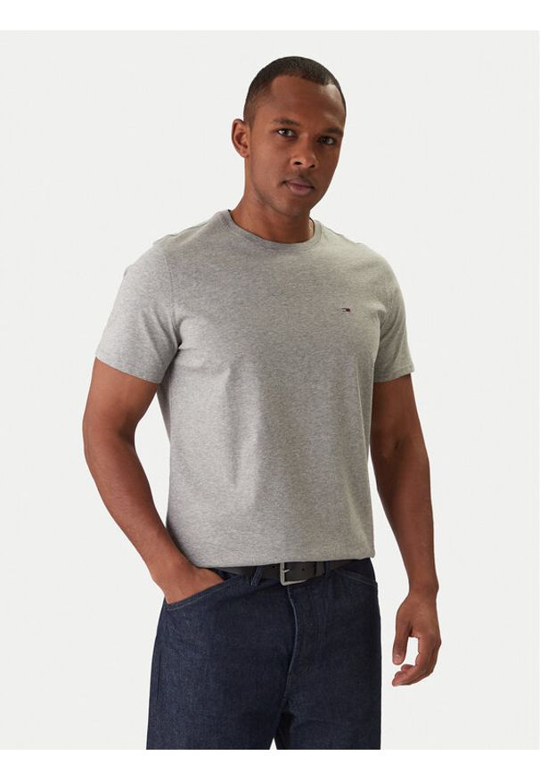 Tommy Jeans T-Shirt DM0DM04411 Szary Slim Fit. Kolor: szary. Materiał: bawełna