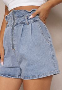 Renee - Niebieskie Szorty Jeansowe z Bawełny High Waist Wykończone Przeszyciami Merceria. Okazja: na co dzień. Stan: podwyższony. Kolor: niebieski. Materiał: bawełna, jeans. Długość: krótkie. Sezon: lato. Styl: elegancki, casual #4