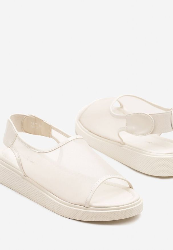 Renee - Beżowe Sandały Ozdobione Paskiem Hirmoi. Okazja: na imprezę. Zapięcie: pasek. Kolor: beżowy. Materiał: jeans. Wzór: aplikacja. Sezon: lato. Styl: elegancki