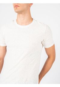 Xagon Man T-Shirt "Lino" | P2308 2JX 2405 | Mężczyzna | Kremowy. Okazja: na co dzień. Kolor: kremowy. Materiał: len, bawełna. Styl: casual