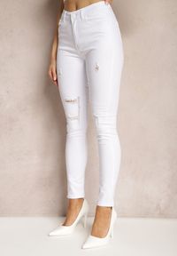 Renee - Białe Skinny Jeansy Ozdobione Dziurami i Przetarciami Riloevi. Kolor: biały. Wzór: aplikacja. Styl: elegancki #3