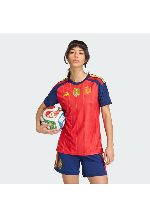 Adidas - Koszulka Spain 26 Home Authentic. Kolor: czerwony, różowy, wielokolorowy. Technologia: ClimaCool (Adidas). Sport: piłka nożna