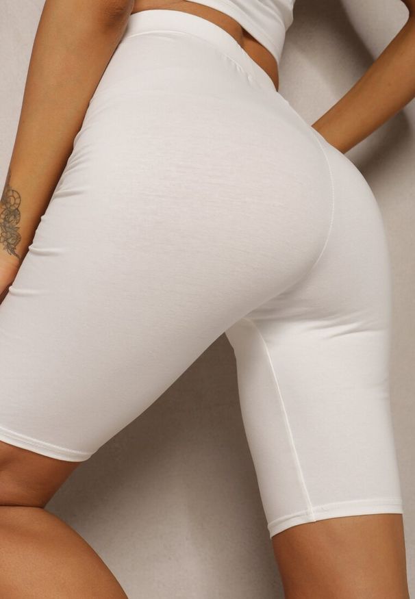 Renee - Białe Szorty Kolarki przed Kolano z Bawełny Mellodia. Okazja: na co dzień. Stan: podwyższony. Kolor: biały. Materiał: bawełna. Styl: casual, elegancki