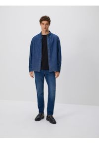 Reserved - Jeansy slim z efektem sprania - granatowy. Kolor: niebieski #1