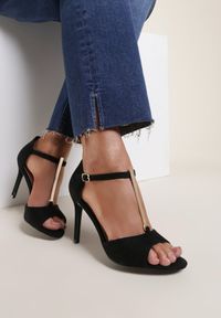 Renee - Czarne Sandały Astreis. Nosek buta: otwarty. Zapięcie: pasek. Kolor: czarny. Materiał: skóra. Wzór: paski. Styl: glamour #1