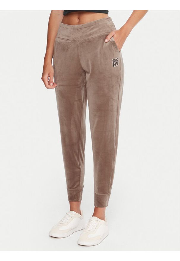 DKNY Sport Spodnie dresowe DP5P3710 Beżowy Regular Fit. Kolor: beżowy. Materiał: syntetyk
