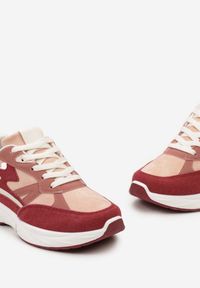 Renee - Bordowe Sneakersy Sznurowane Ozdobione Wstawkami z Materiału Eanfla. Kolor: czerwony. Materiał: materiał. Wzór: aplikacja