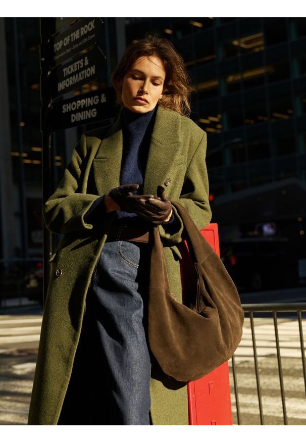 Reserved - Skórzana torebka hobo - ciemnobrązowy. Kolor: brązowy. Materiał: skórzane