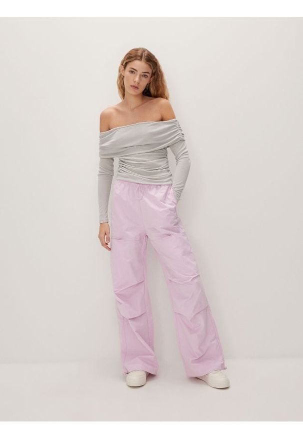 Reserved - Spodnie typu parachute - pastelowy róż. Kolor: różowy. Materiał: tkanina. Wzór: gładki