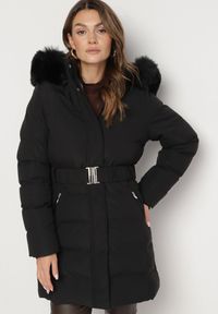 Born2be - Czarna Pikowana Kurtka z Paskiem w Talii i Kapturem Daicy. Okazja: na co dzień. Kolor: czarny. Materiał: jeans. Styl: elegancki, casual, klasyczny #2