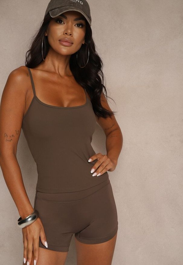 Renee - Brązowy Casualowy Top Halanissa. Okazja: na co dzień. Kolor: brązowy. Długość rękawa: na ramiączkach. Styl: casual