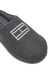 TOMMY HILFIGER - Tommy Hilfiger Kapcie FM0FM05227 Szary. Kolor: szary. Materiał: materiał #3