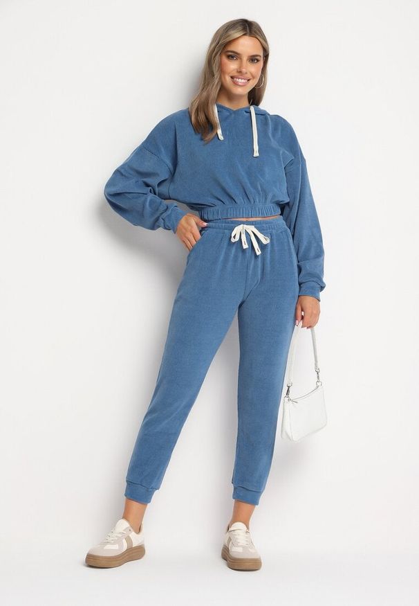Born2be - Granatowy Komplet Dresowy z Bawełną Krótka Bluza z Kapturem i Spodnie z Gumką w Pasie Gesaria. Kolor: niebieski. Materiał: bawełna, dresówka