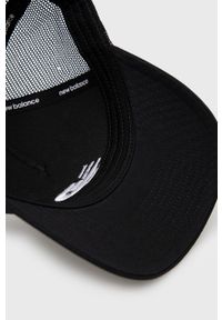 New Balance czapka LAH01001BK kolor czarny z aplikacją LAH01001BK-BK. Kolor: czarny. Wzór: aplikacja #4